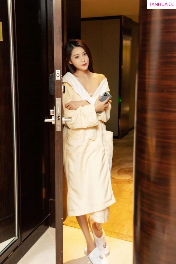 周慕汐  [XiuRen]高清写真图 2021.12.24 No.4380 汐汐baby第2张图片